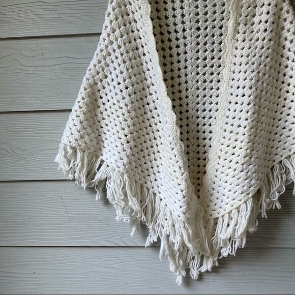 Handmade Crochet Shawl Wraps in White.--DA5 - Picture 5 of 12